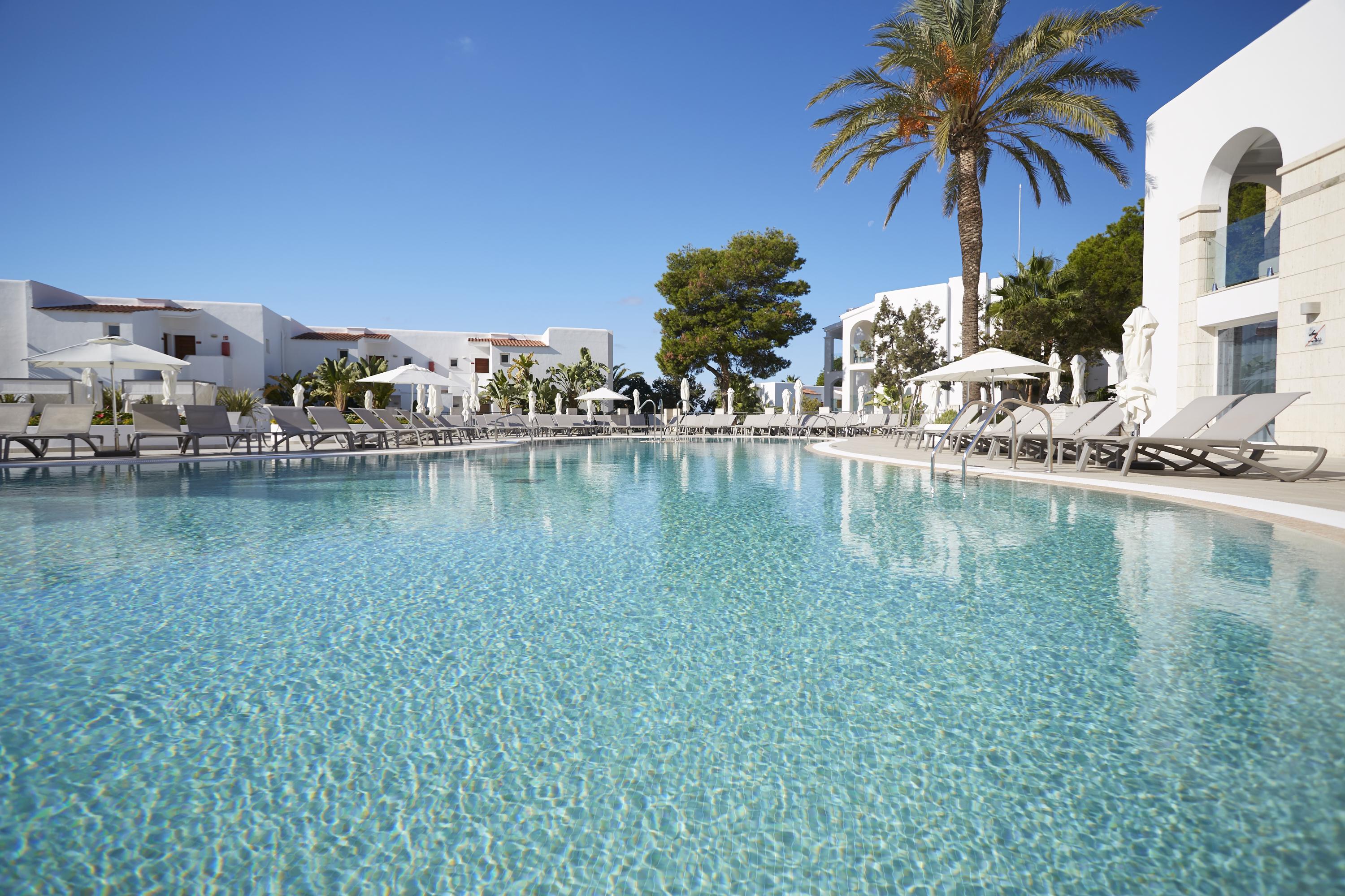 Insotel Tarida Beach Resort & Spa Cala Tarida  Bagian luar foto