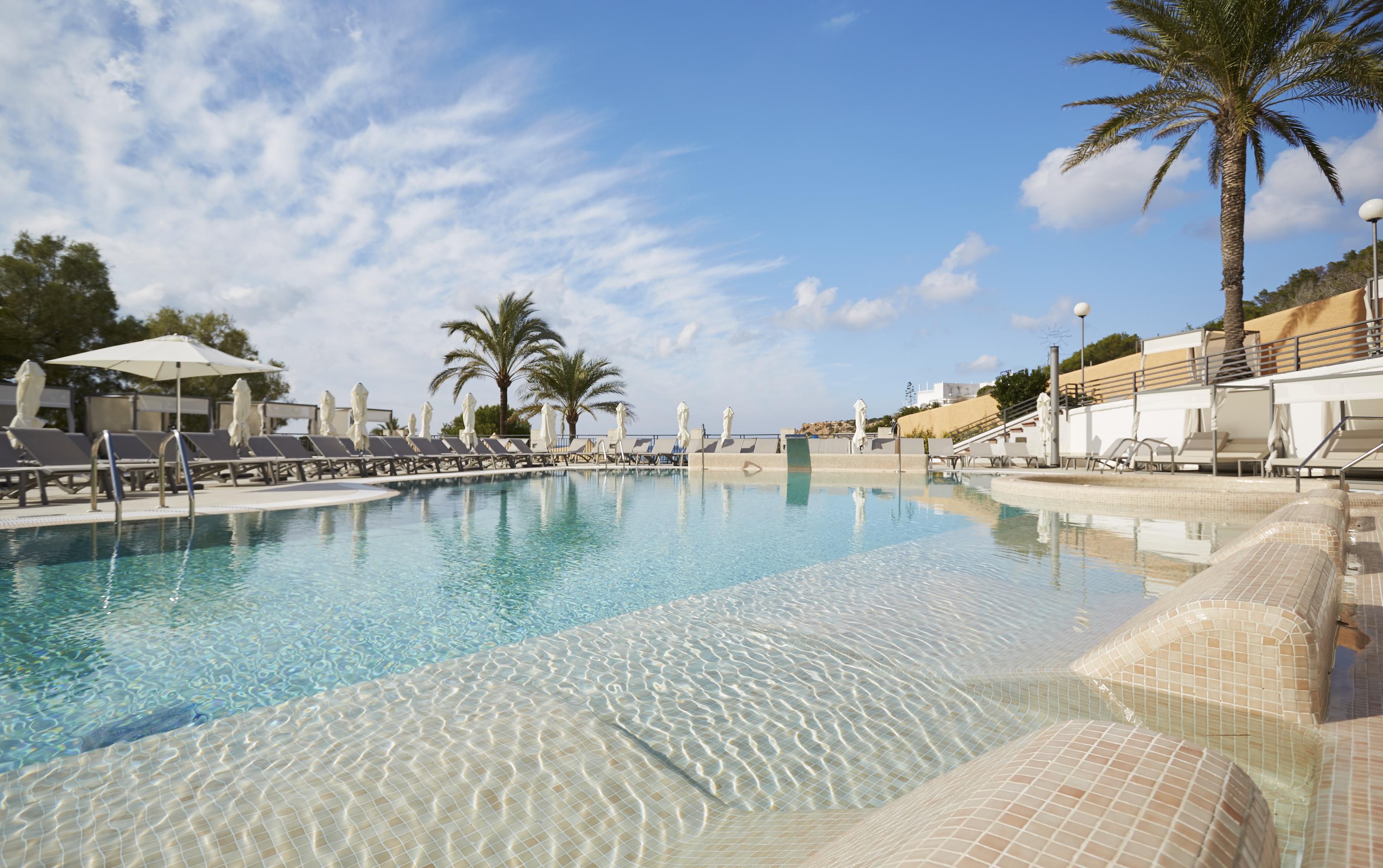 Insotel Tarida Beach Resort & Spa Cala Tarida  Bagian luar foto